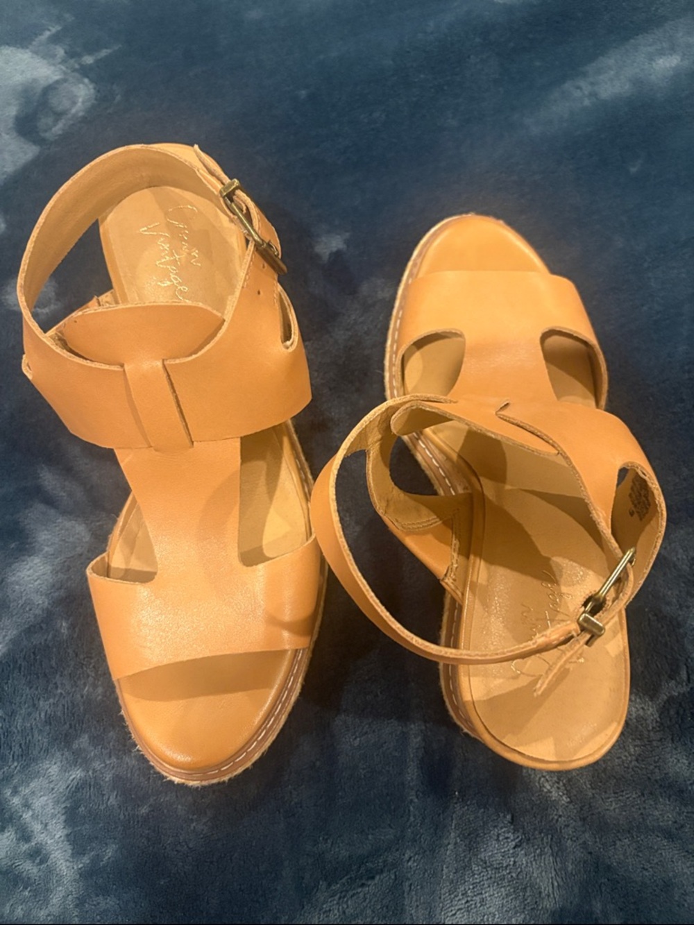 Crown Vintage Women’s Tan Leather Ankle-Strap Sandals size 8 1/2